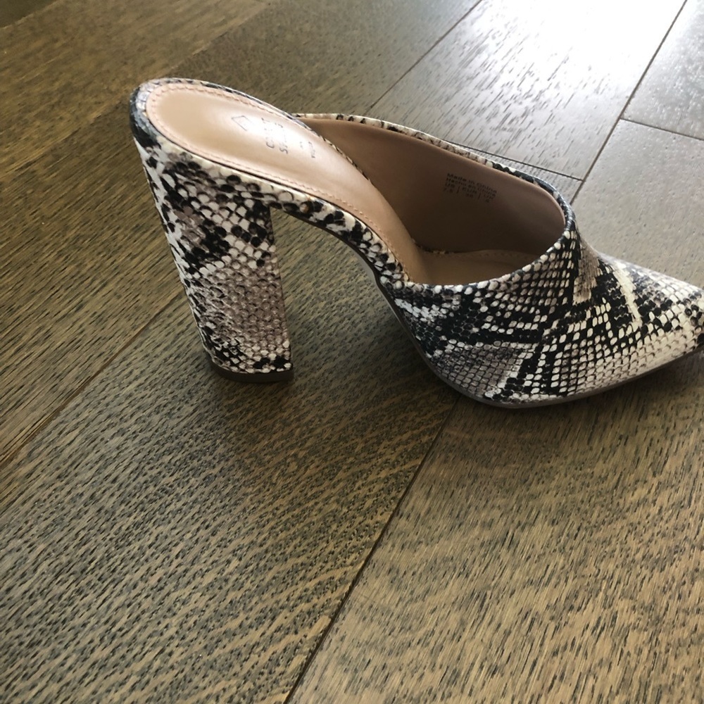 Call it Spring Heels​​ - Picture 2 of 8